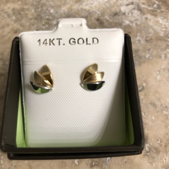 14k two tone yellow gold leaf shaped earrings. - Picture 2 of 4